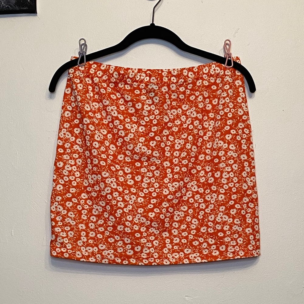 Orange flower pattern mini skirt